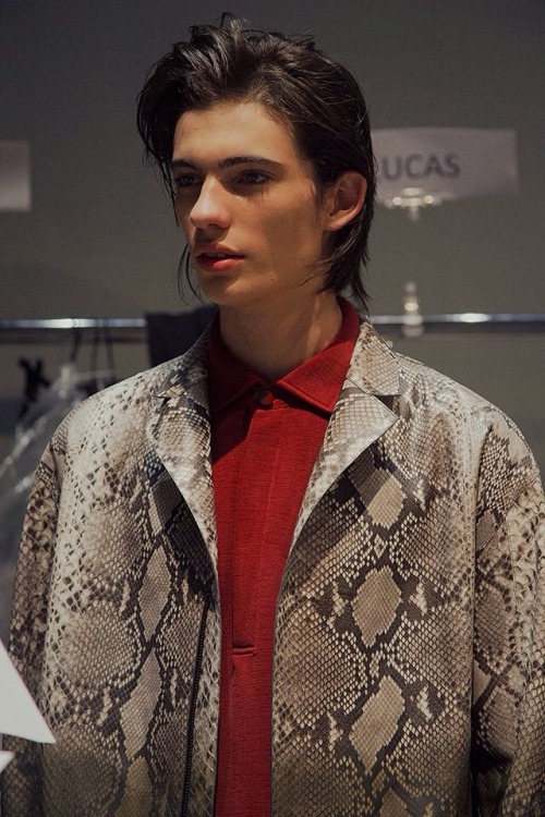 fadegently:  Piero Mendez - Backstage at Fendi SS16 by Virginia Arcaro