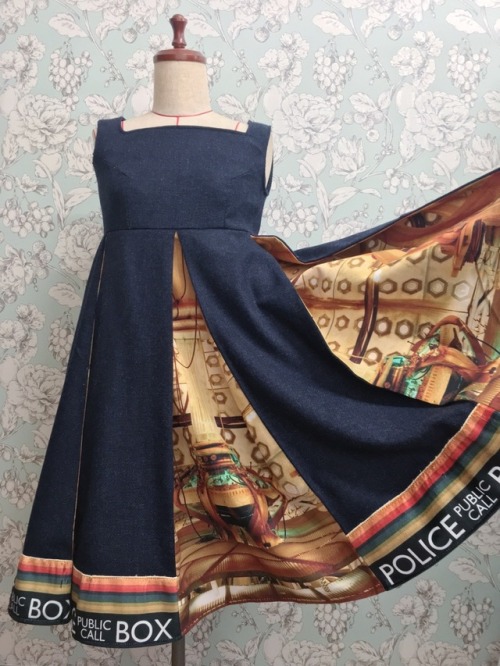 qno0129:I made cosplay clothes of TARDIS. Women’s version. For my friend. She is going to go t