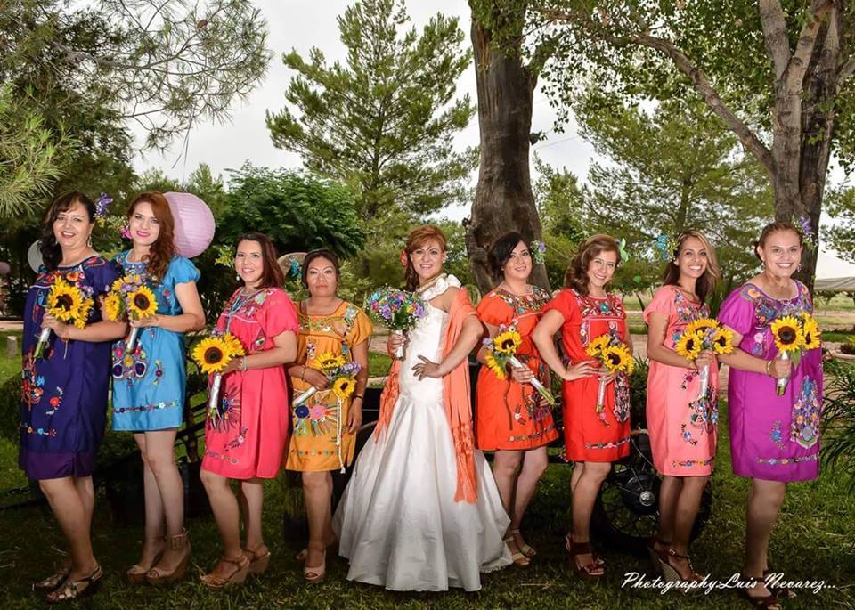 Red Artesanal Chimalma — Estos hermosos vestidos de damas de honor fueron...