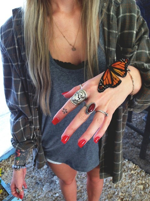 c-sinestesia:  Butterfly em We Heart It. 