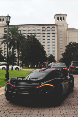 envyavenue:  Mclaren P1 | Photographer