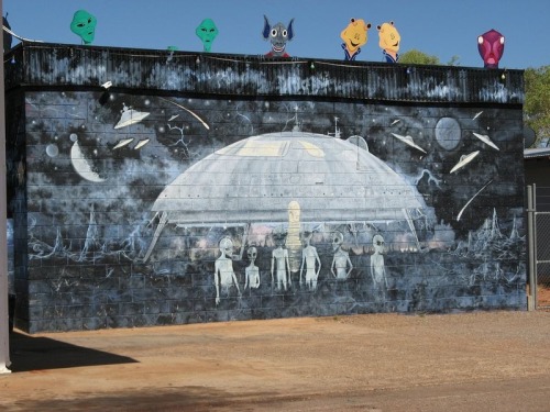 sixpenceee:  Wycliffe Well: The UFO Capital of AustraliaThe self proclaimed “UFO capital of Australia” lies on Stuart Highway in Northern Territory, between the towns of Tennant Creek and Alice Springs. It’s a tiny settlement called Wycliffe Well