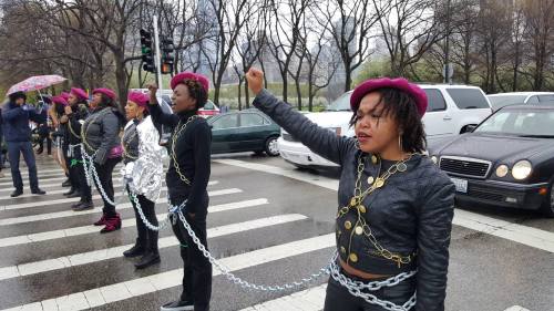 the-perks-of-being-black: Formation Shutdown of Lake Shore Drive in Chicago All photos by Kelly Haye