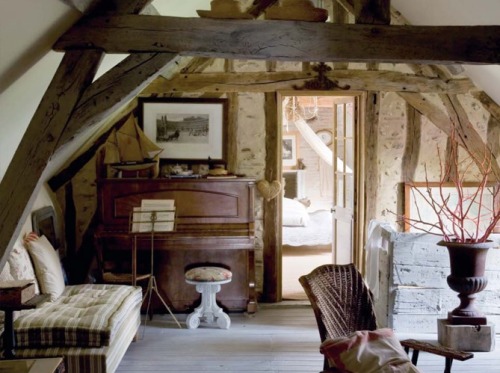 mister-bill-weasley:The attic - Shell Cottage