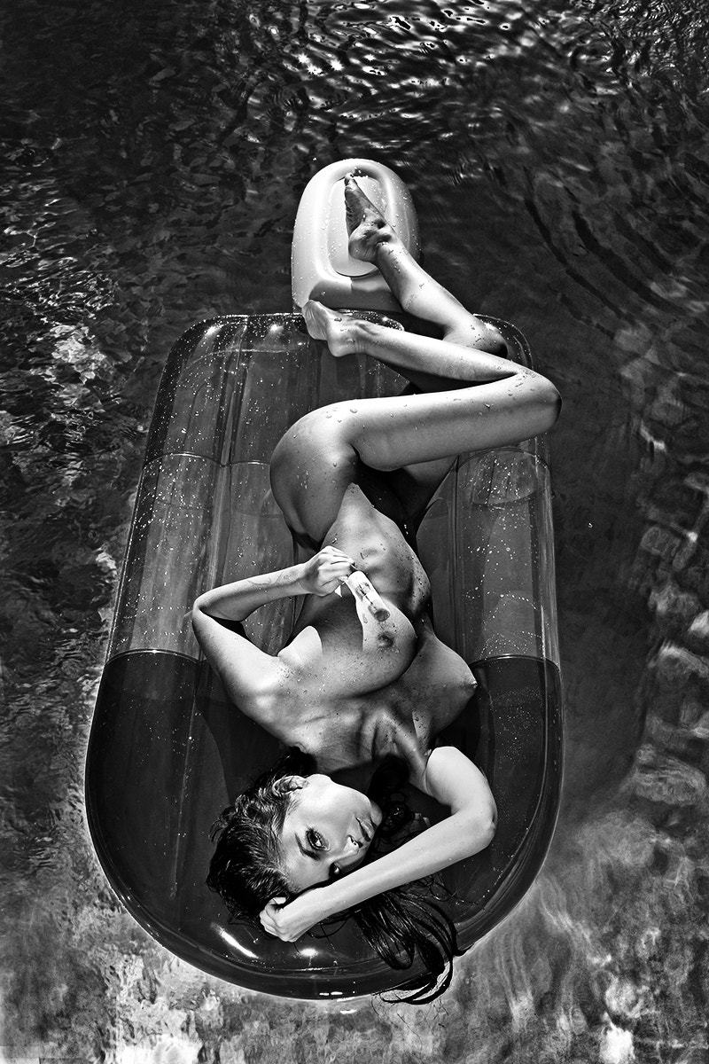 jai-envie-detoi:  Laura Photographer: Sylvio Testa 