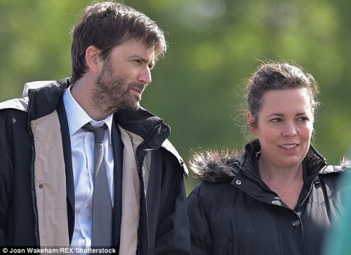 whovianfloozy: David Tennant and Olivia Colman filming B3  in Clevedon today!  source