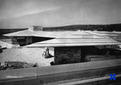 thesorrowsofgin:  ofhouses:  257. Frank Lloyd Wright /// House for Mrs. Clinton Walker ///  Carmel, California, USA /// 1949 OfHouses guest curated by Raphael Zuber: “An archetype of an inside space.“(Photos: © Ezra Stoller, Alan Weintraub, Julius