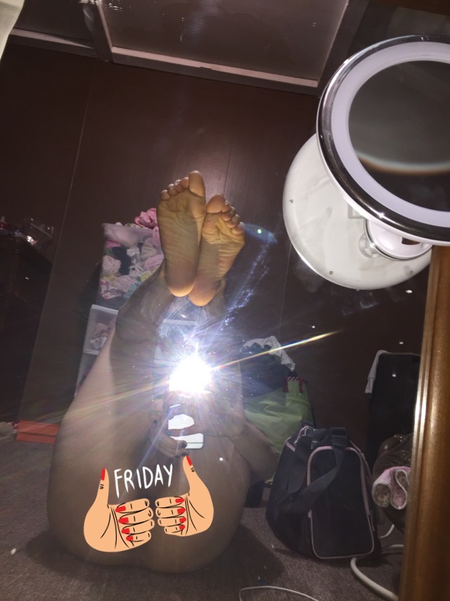 prettyfeet1998:i have sets for sale 10 dollars for 100 photos ❤️ message me!!
