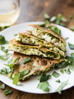 omg-yumtastic:  (Via: hoardingrecipes.tumblr.com) Artichoke, Pesto and Goat Cheese Quesadillas - Get this recipe and more http://bit.do/dGsN  Ooooh