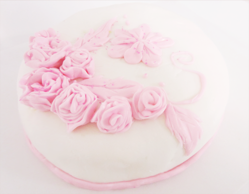 molangg: me and my sister made a mother’s day cake!
