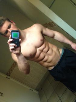 cameraphonemuscle:  Ben Mudge 