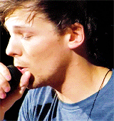 sashtons-blog:  @Louis_Tomlinson: Salad in the wind 