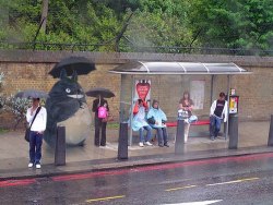 valiantfacade:  lackyannie:  waitin for the bus in the rain in the rain rain  -SCREAMS- 