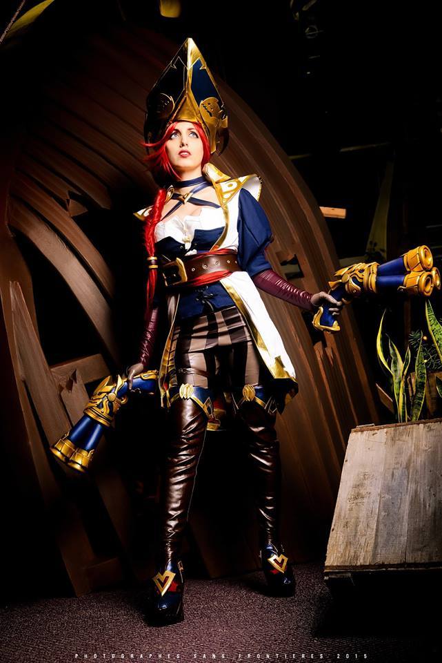 league-of-legends-sexy-girls:  Miss Fortune Cosplay