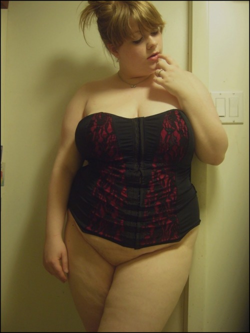 chubby-ivana:  Just click and watch Big Girls!