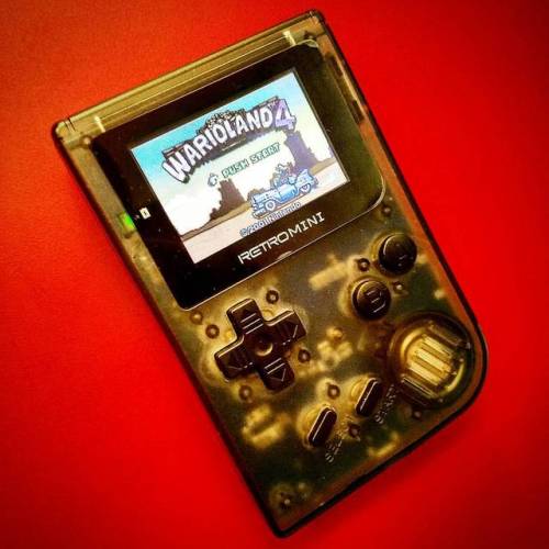 spookygrowly: shutupandtakemymonies: The Retromini (Retro mini) is a handheld console which can play