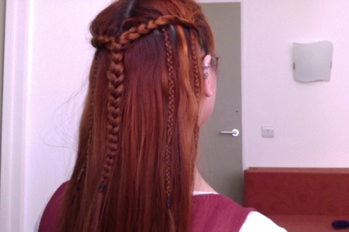 beleriandings:Sometimes, I’m in that mood in which vaguely-Elvish-looking braids happen.