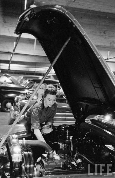 WACs acting as chauffeurs (and mechanics) in Washington DC(Peter Stackpole. 1951)