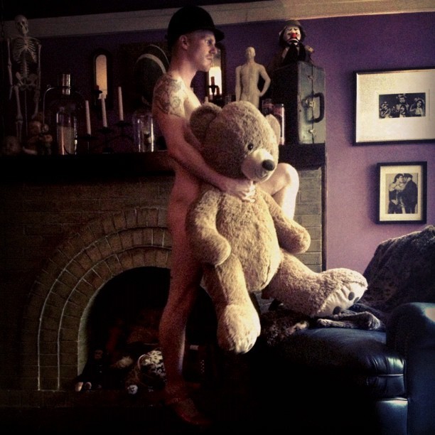 jaspercolorado:  usthemme:  Look for the ‘Bare&rsquo; necessities! Jasper shows
