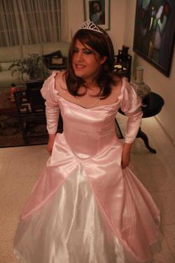 sissyamy:  fedomsissy:  http://fedomsissy.tumblr.com/archive   Daddy can i be a princess?!