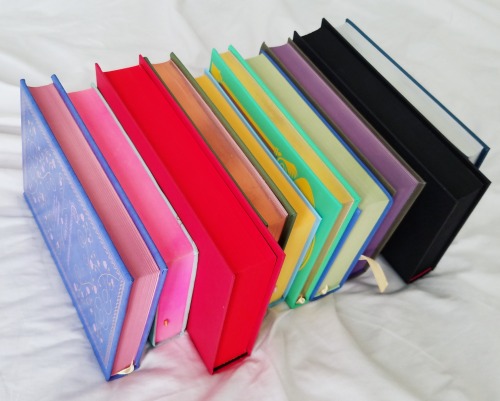 booksforthoughts:I will never stop making book rainbows ❤♥ Love this way too much.