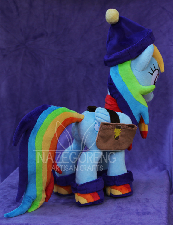 dimensions-of-roosevelt-v:  nazegoreng:  nazegoreng:  Dashie is all wrapped up for