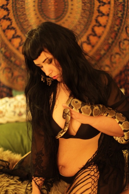 XXX yesmissmina:  snake charmer - ❤ my favorite photo