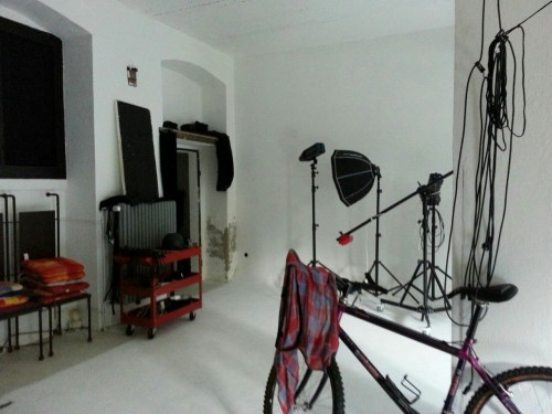 The first work for the first own Video for the Cult is in Progress. This photostudio will be the fir