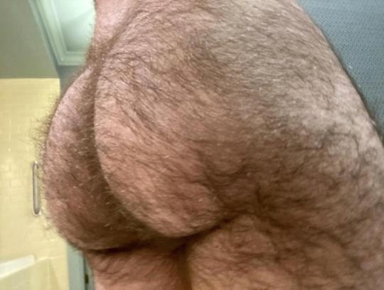 hairymen-lover:Gorgeous piece of cake! Damn!