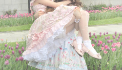 petitepasserine:  nicholael:  screech I like this picture so much but my face looked stupid so that’s cropped away but look at me being a strong rori and carrying my dainty princess gf =7=/  ///// oh my gosh hihi it’s me and my dame in shining armor
