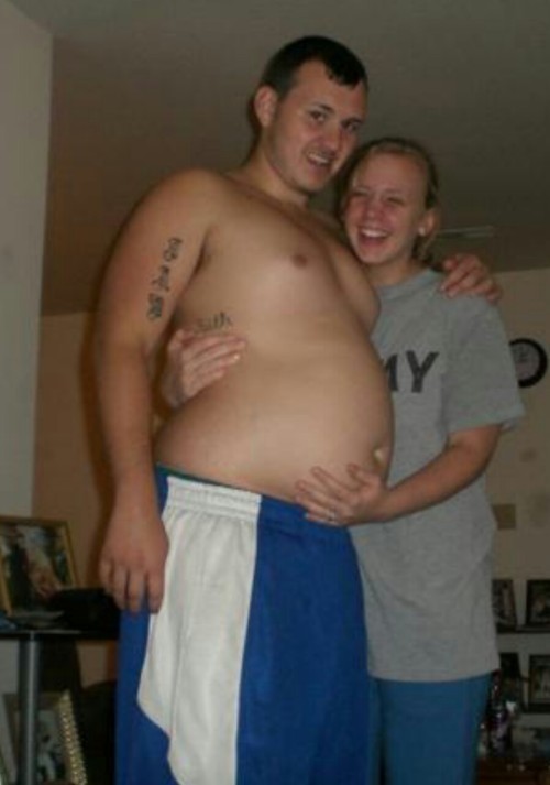 youisfat: beachballbeerbelly: She fed him good Look at her clutching onto her boyfriend’s stom