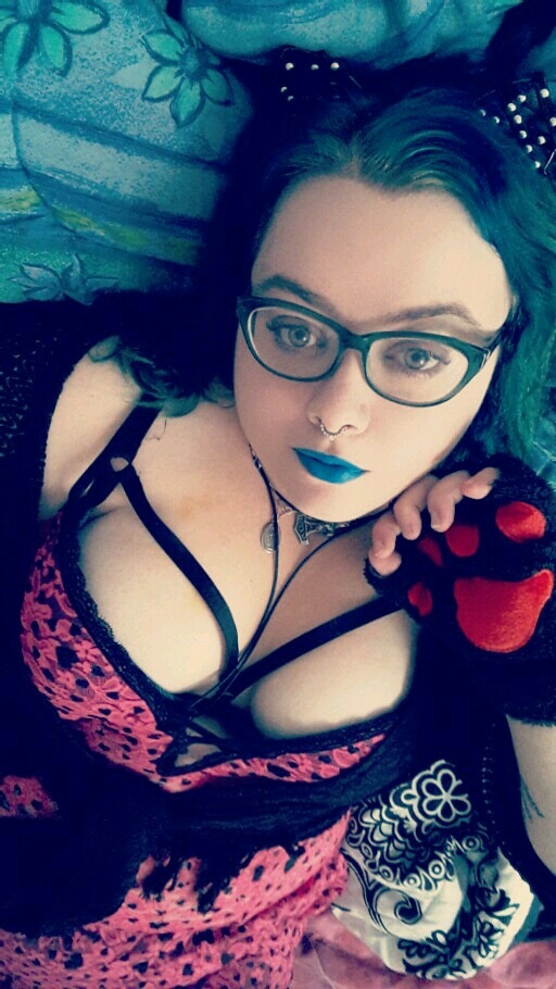 suicideangelkitten:  Y'all are so quiet. Lol even when I ask questions I get no replies.