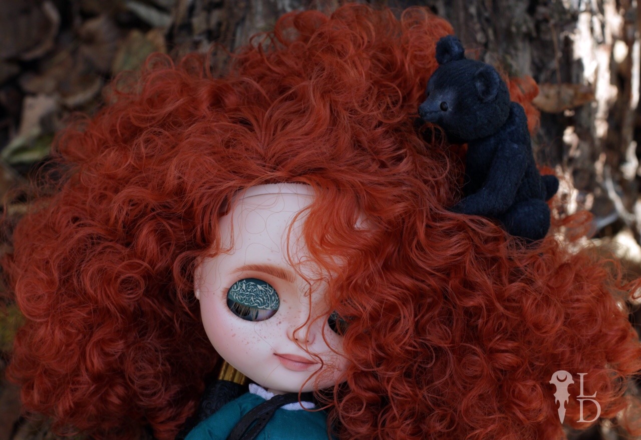 luciana-dolls: Merida Blythe and her brother bear.   Link for sale here: https://www.etsy.com/listing/551085354/ooak-merida-and-hubert-bear-brother