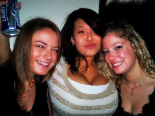 sizedisparity:  If I was a chick with big tits, I’d do the exact same thing. Low