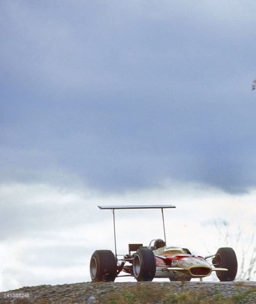 frenchcurious:Mario Andretti - Lotus 49B