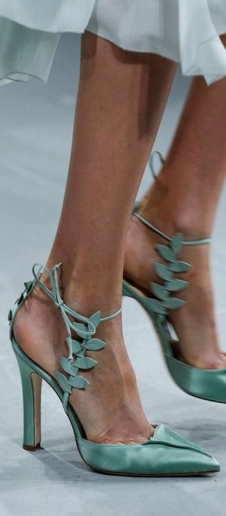 styleisviral: Zac Posen Beach Inspired Shoe