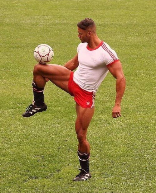 yachirobi: macstevens: nice shorts Who is this?!! Please tell me he’s a soccer star, not just a mode