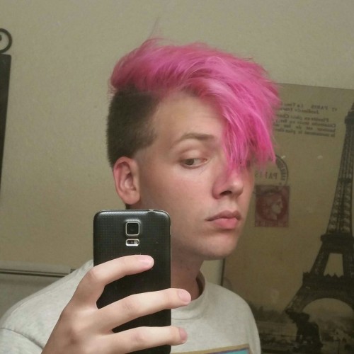 took this a little while ago, thought I’d submit it here[pic of a nonbinary girl with right pi