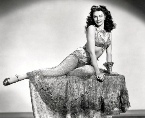 sala66:  Yvonne de Carlo en “Salomé la embrujadora”, 1945 