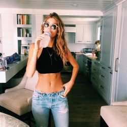 petah-l:  s-un-rise:  need those sunnies and abs  indie//boho