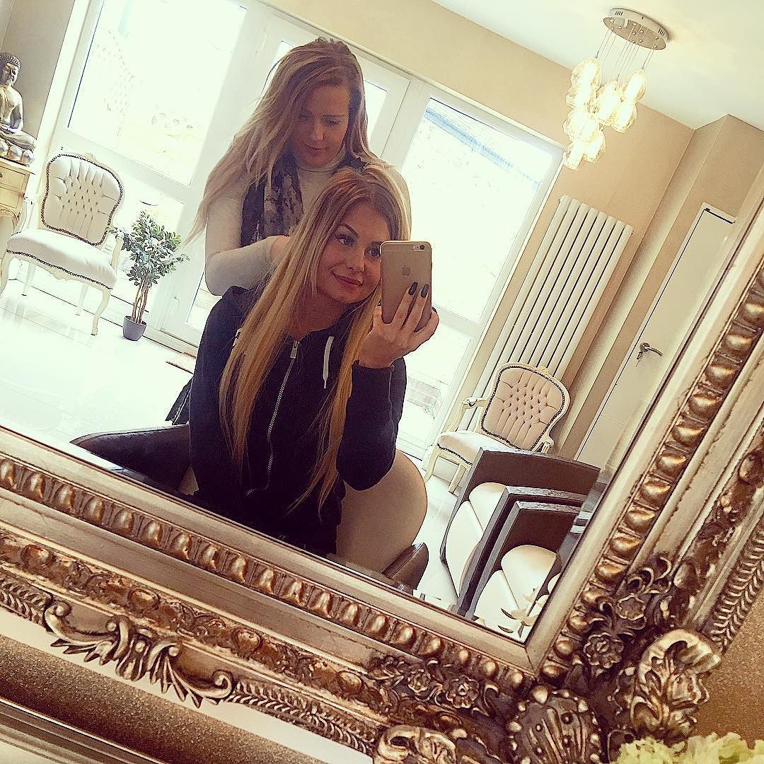 Pampering time at @stephaniehairextensionsleeds 😍 @missbecciwalton is giving my