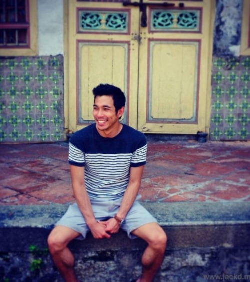 jackdsg: He’s such a babe. Look at that smile. Chat with Gabriel Lu via IG ghlu86 or FB gabelu 