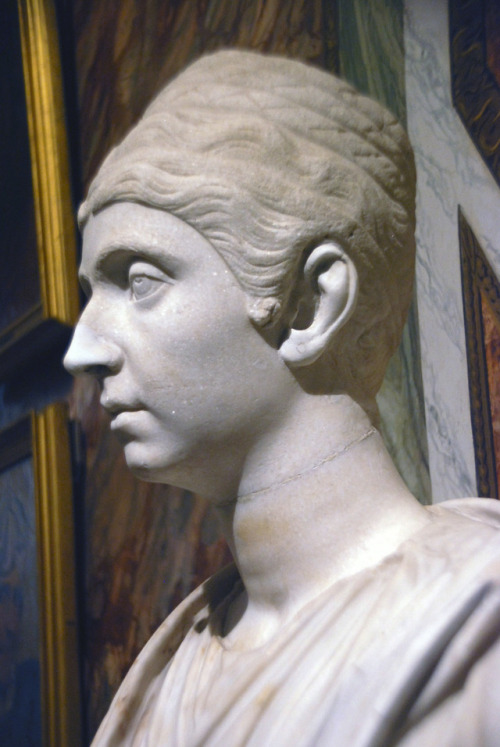 myglyptothek: Portrait of Domitia Lucilla, mother of Marcus Aurelius. II century AD. Pentelic marble