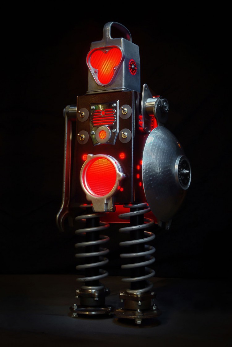 chrissydaniels:  designwrld:                 Retro-Futuristic Robot Sculptures