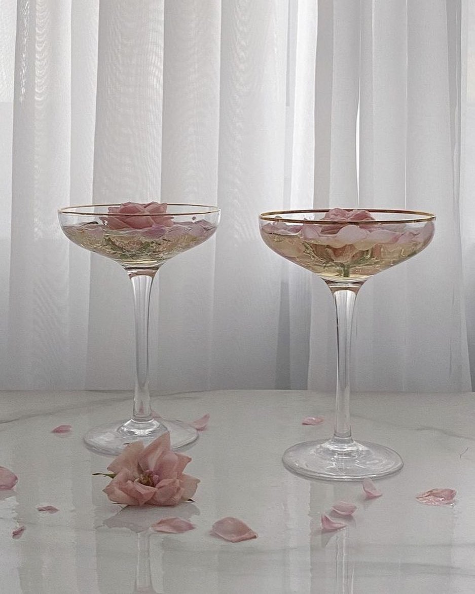 dolcesostenuto:
“drinks for two | by minamarlena
”