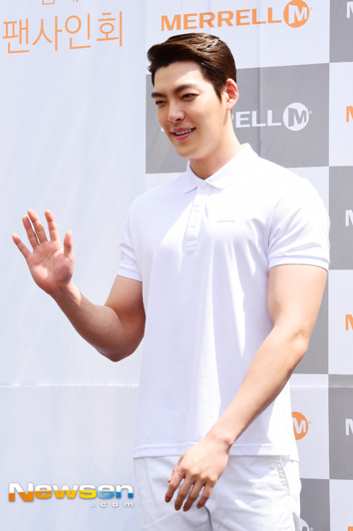 [Newsen] 20160520 Kimwoobin attending MERRELL Fansign