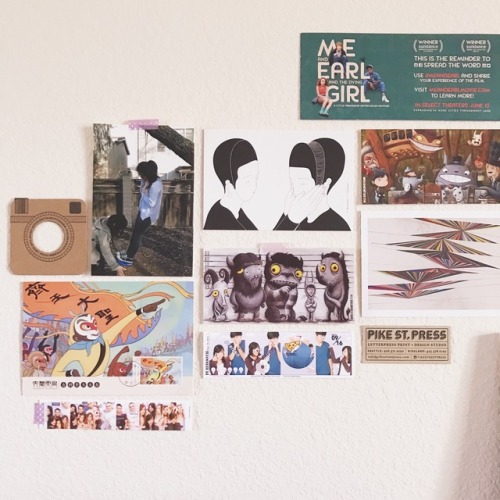 colormecosmic:032117 | my desk’s wall set-up ✨