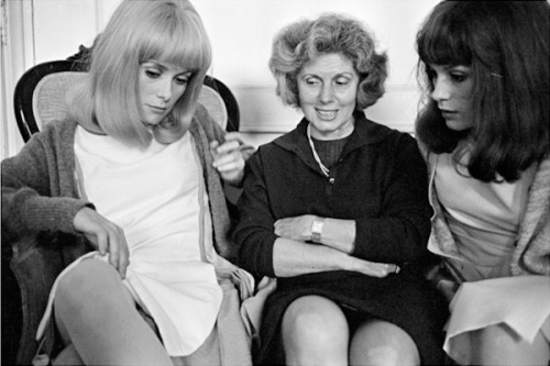 framboisedorleac: Catherine Deneuve and Françoise Dorléac with their mother Renée on the set of Les 