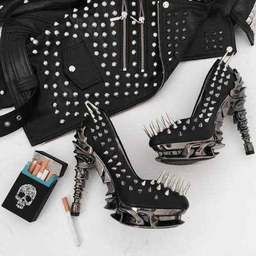 Wow so fierce. You do not wanna mess with these heels! ♥