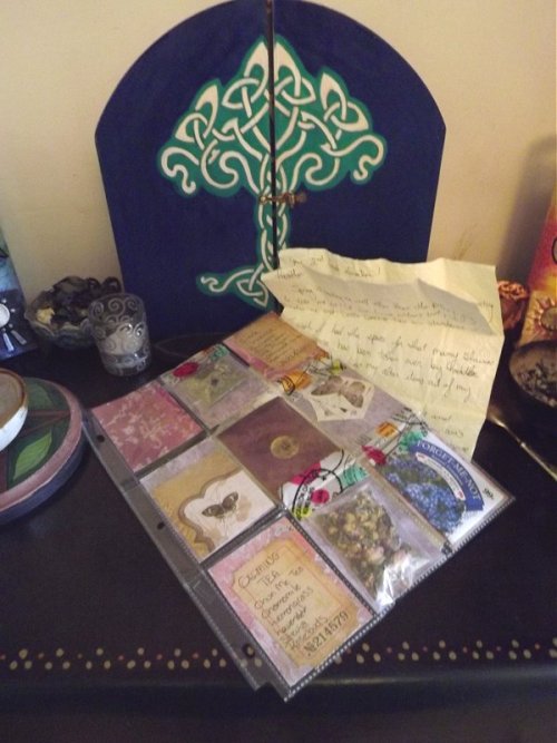 morgandria:
“First pocket letter from darkandnerdymomma!
Lots of great stuff hidden in there. :)
Want your own Pagan Pocket Pal? Check out their Tumblr and join in! (I’m Morgandria there, too.)
”